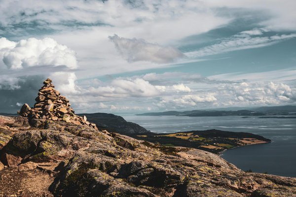 Pianifica un viaggio eco-friendly nelle metropoli più frequentate: scopri come farlo!
